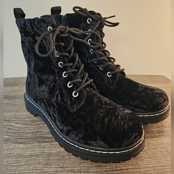Torrid Crushed Velvet Combat Boot Size 10.5 - Picture 3 of 7